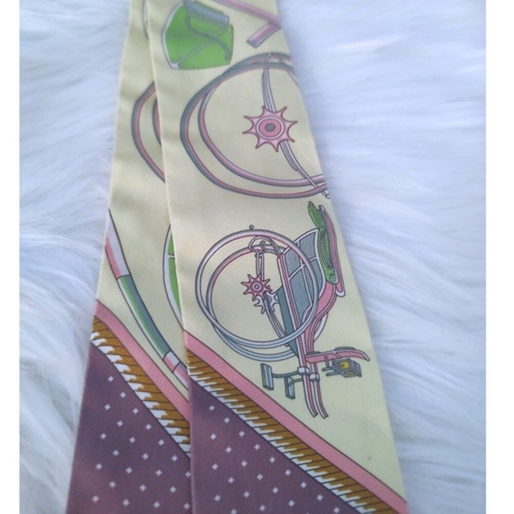 Hermes twilly Les Voitures a Transformation silk w/box & ribbon - Picture 4 of 6